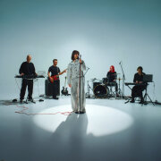 Beeswax, Olesya - Не зови с собой